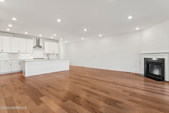 Building Photo - 306 Pilot St