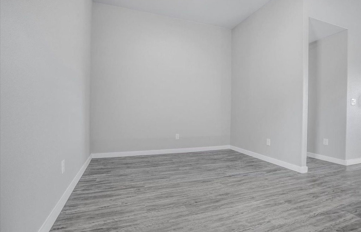 Dining room - 3201 Aberdeen Ave