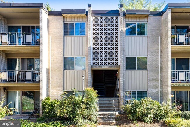 Building Photo - 12215 Braxfield Ct