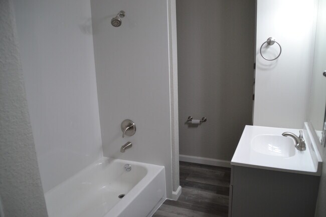 Building Photo - Thompson Apartments