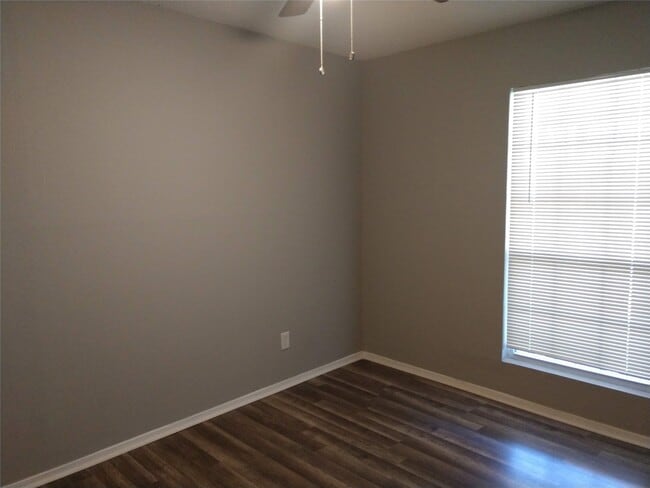 Building Photo - 1902 Laura Ln