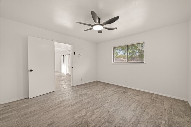 Building Photo - 5523 Kuldell Dr