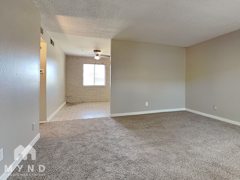 Building Photo - 912 S Dorsey Ln