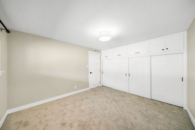 Building Photo - Beautifully updated 3 bed 3 bath Steilacoo...