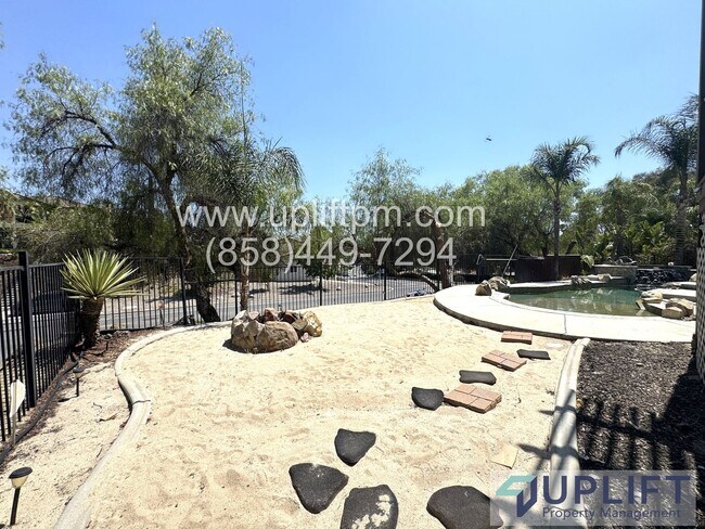 Building Photo - Gated Community Canyon Lake - Large 3 bedr...