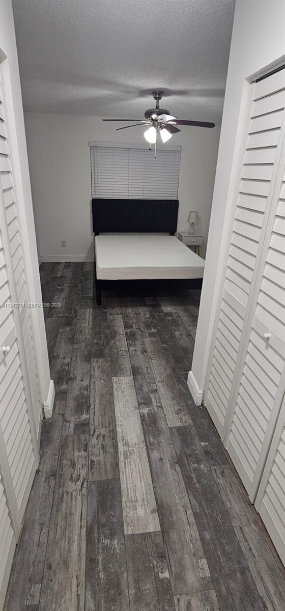 Building Photo - 530 S Park Rd