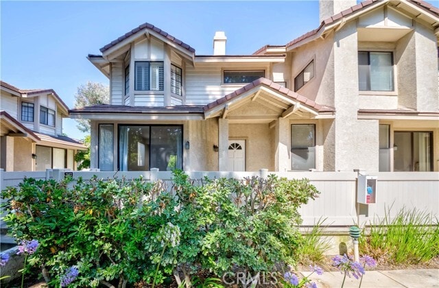 Building Photo - 2577 Plaza del Amo