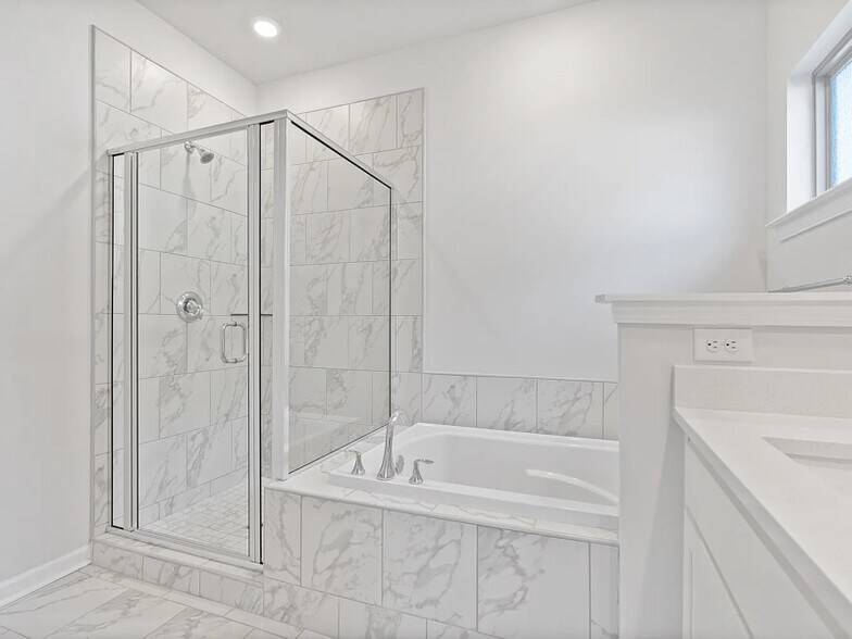 Building Photo - 14557 Mountain Strm Dr