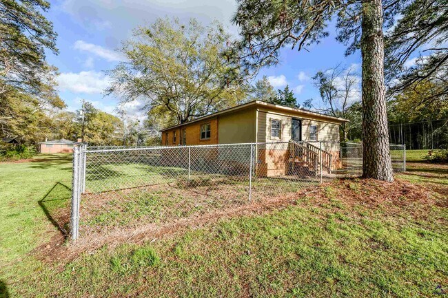 Building Photo - 461 SR 96