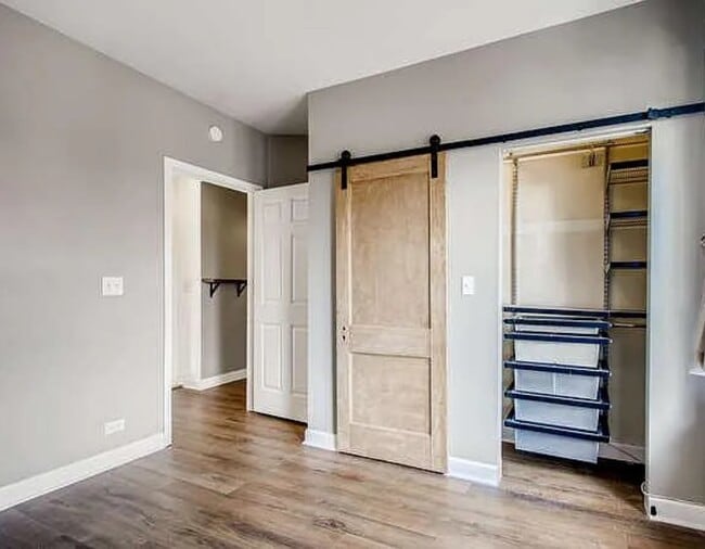 Building Photo - 2306 W Jarvis Ave