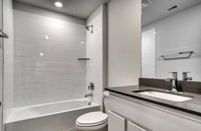 Master Bath - 1124 Amistad Loop