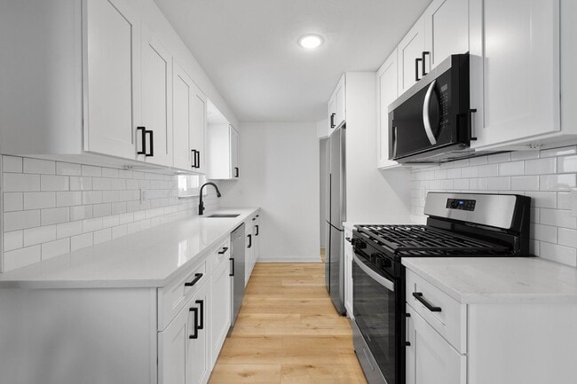 Building Photo - AVAILABLE NOW! Check out STUNNING 2-bedroom / 1.5 bath in Avalon, ready for immediate move-in!