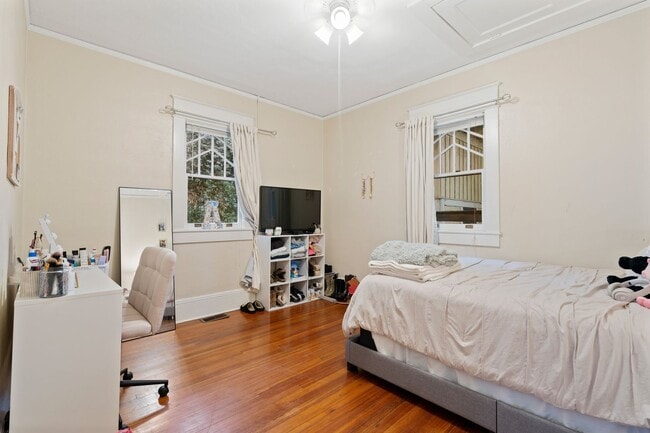 Building Photo - Prime UNC Location – 2BR Home Across from UNC Public Health