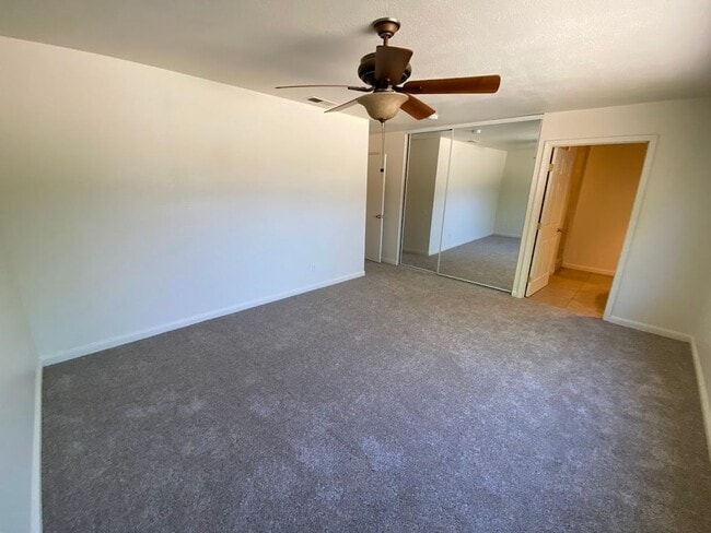 Building Photo - 3 Bedroom 2 Bathroom Home In Rosemont