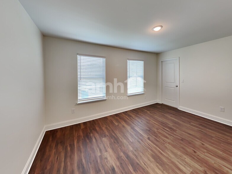Building Photo - 4010 Chivalry Dr