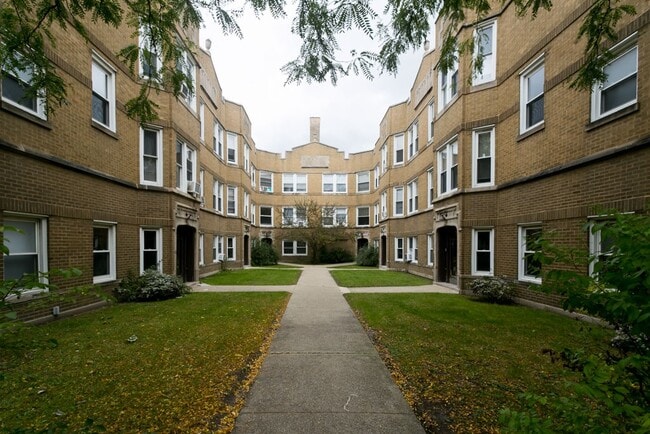 Building Photo - 4830 W Addison St