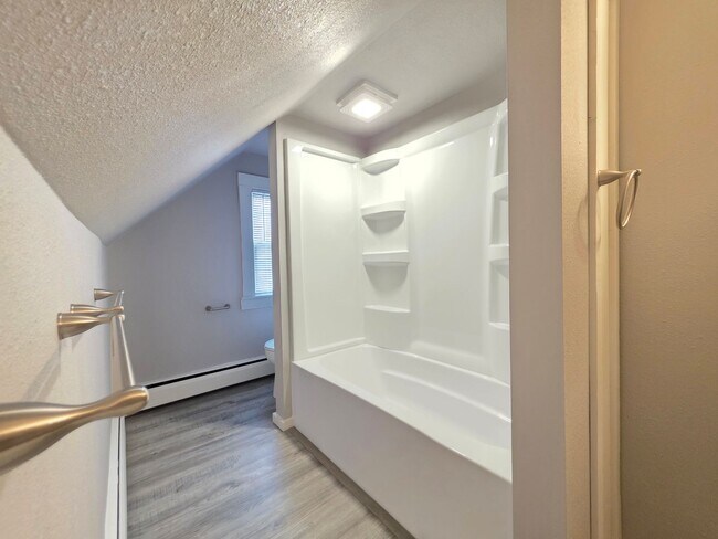 Building Photo - 1353 W Grand Ave