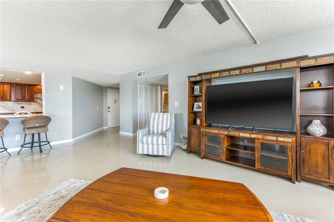 Building Photo - 736 Island Way