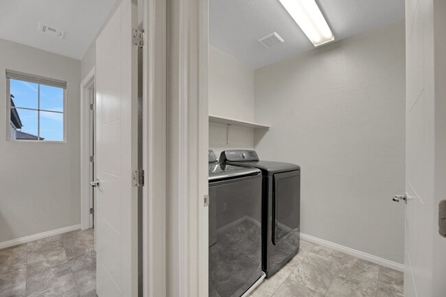 Building Photo - Gorgeous Henderson Home