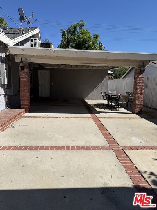 Building Photo - 10609 Reseda Blvd