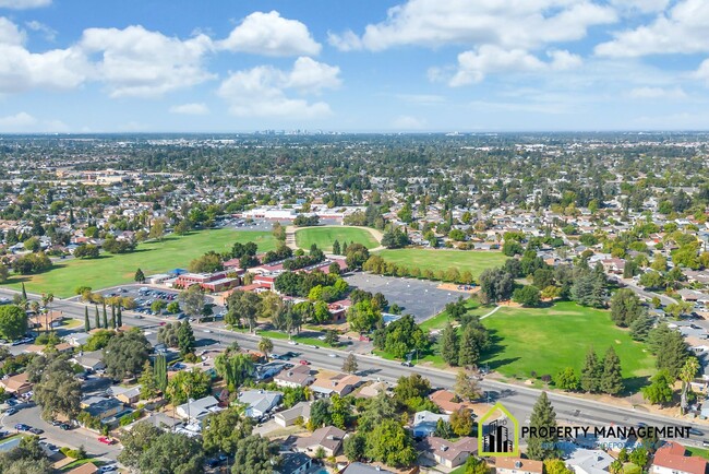Building Photo - Remodeled 4-Bedroom Retreat with Large Backyard