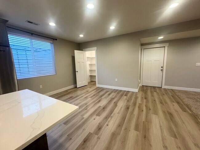 Building Photo - 6953 Canyon Meadows Dr