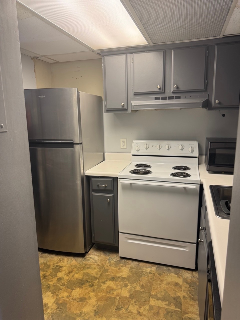compact kitchen - 3983 N Quail Ln