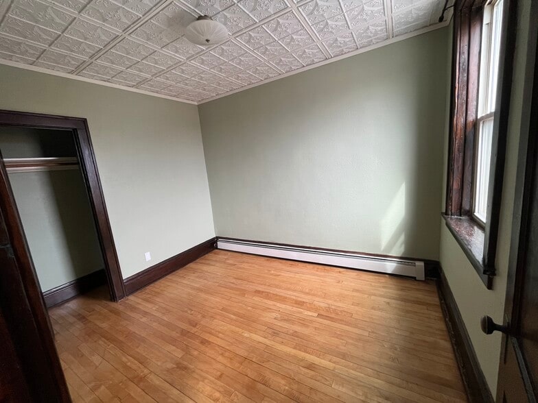 Second bedroom - 415 E Saint Germain St