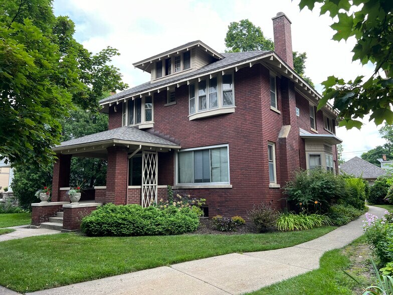 Primary Photo - 222 Lafayette Ave NE
