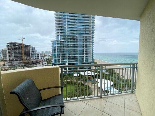 Building Photo - 17375 Collins Ave