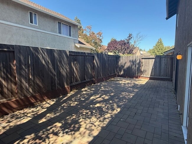 Building Photo - 3-Bed / 2.5 Bath Home in Quiet Benicia Hil...
