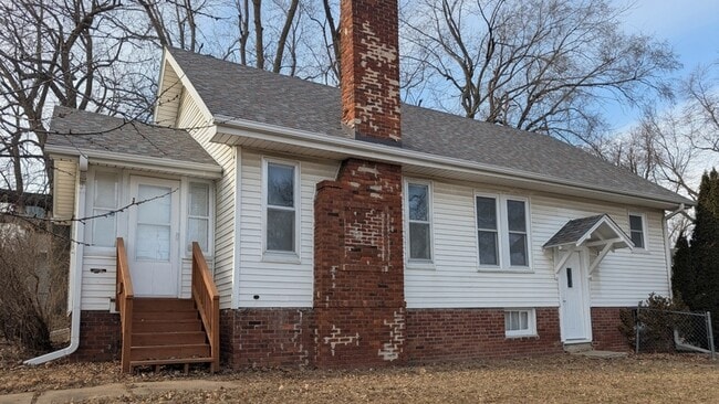 Building Photo - 1015 A Ave E