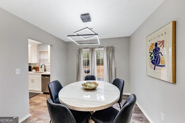 Building Photo - 3715 Clearwater Dr