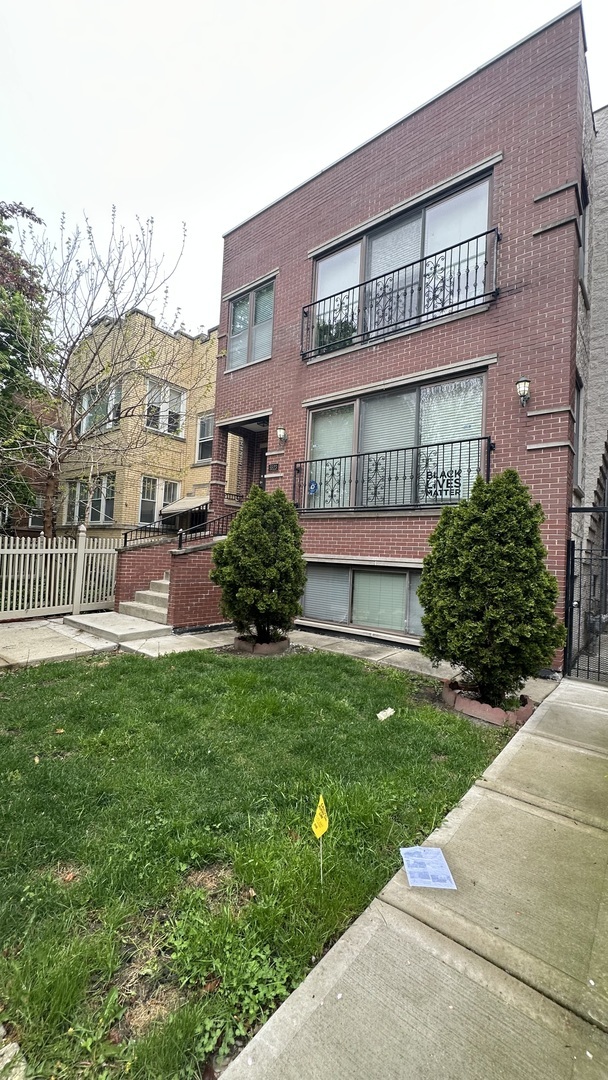 Building Photo - 5523 N Sawyer Ave