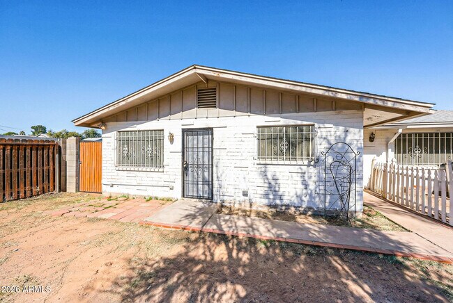 Building Photo - 2226 W Heatherbrae Dr