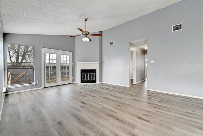 Building Photo - 2100 Balsam Way