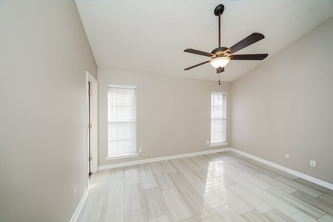 Building Photo - 1403 Leery Cove