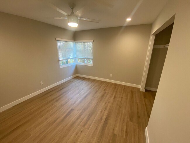 Building Photo - Recently Renovated! 4BD/2BA