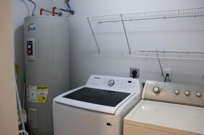 Building Photo - 4384 Daphne Ln