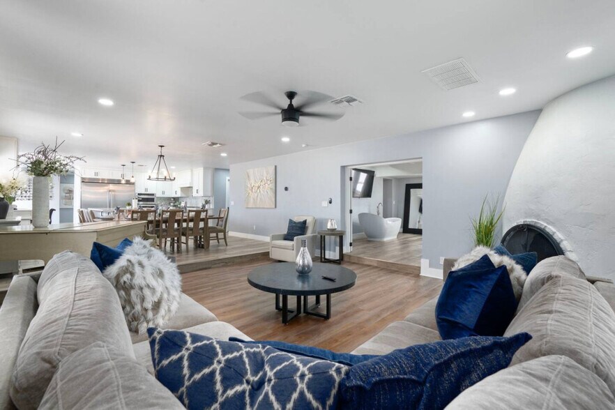 Building Photo - 1010 E Sorenson Cir