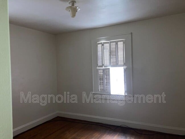 Building Photo - 137 W Andrews Ave