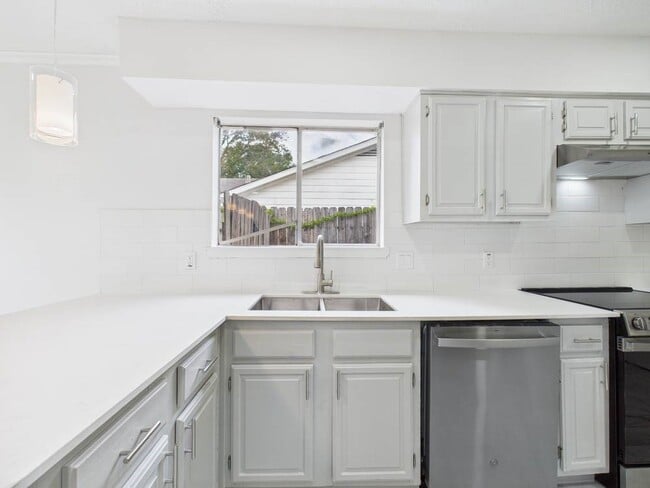 Building Photo - 506 Coppersmith Dr