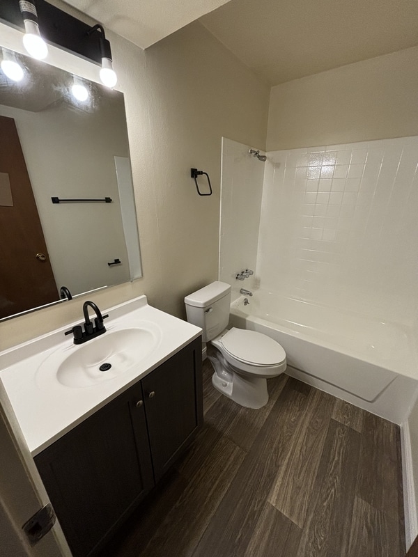 Building Photo - 2014 W Woodriver Dr