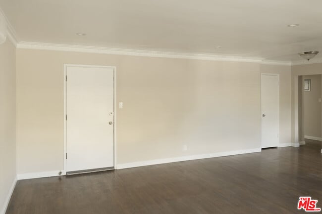 Building Photo - 925 N Curson Ave