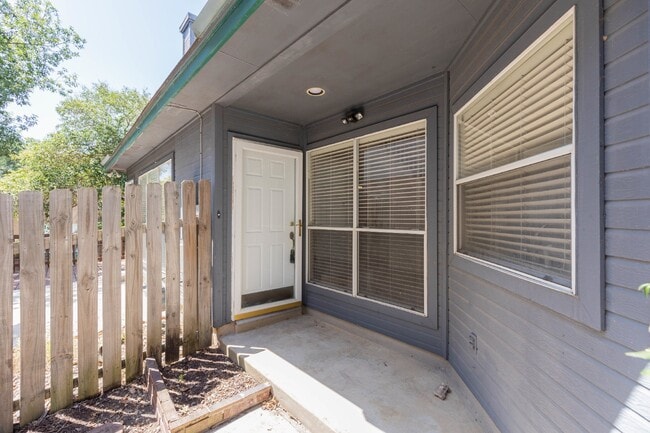 Building Photo - 5834 Spring Square