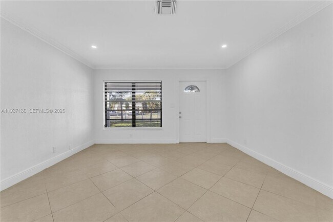 Building Photo - 5208 NE 5th Ave