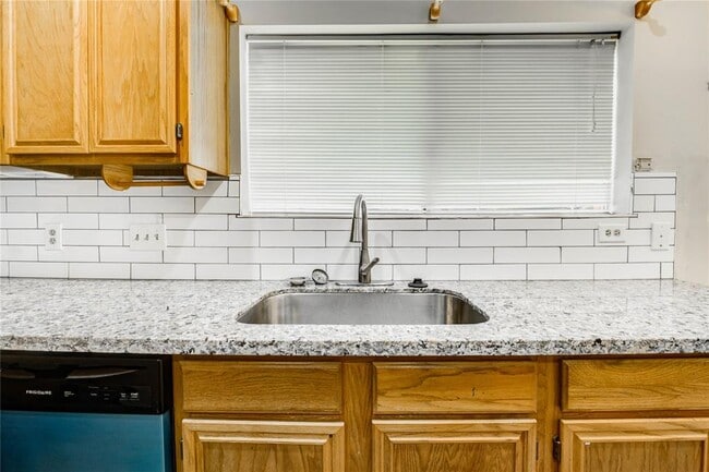 Building Photo - 1230 Manchester Cir