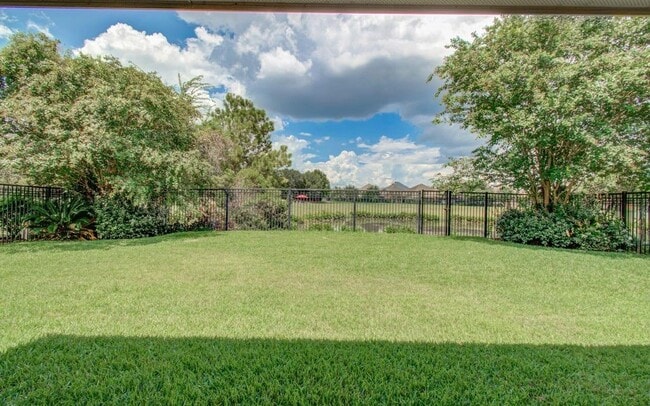 Building Photo - 17622 Quiet Shores Dr