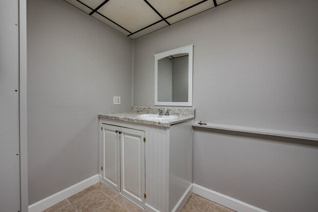 Building Photo - 2018 Tooles Bend Rd