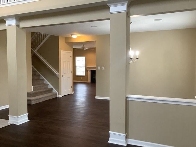 Building Photo - 18690 Round Lake Rd